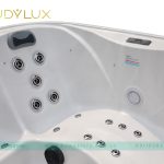 Khu vực ngồi massage của bồn tắm jacuzzi Rudylux RD-808B